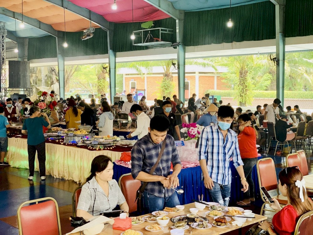 Khu ẩm thực buffet cuối tuần